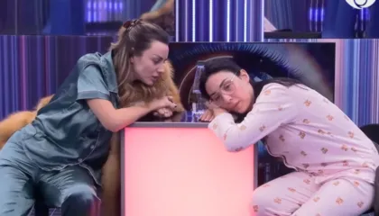 “Çfarë lloj femre je ti që thua s’di ku kam varrin e babait”- Ina përplaset me Stelinën