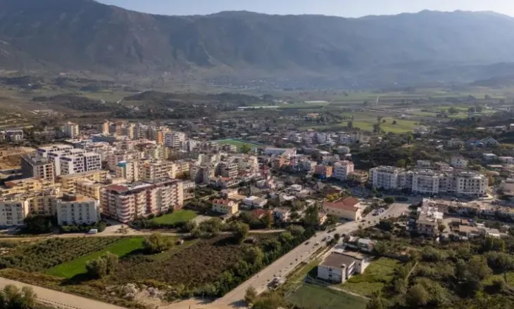 Çifti i bashkëshortëve gjenden të pajetë në banesë, ja dyshimet e para për ngjarjen e rëndë