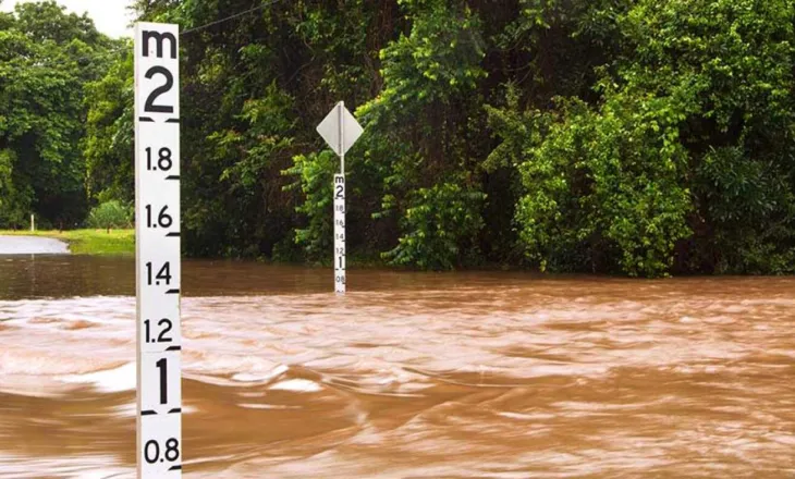 Cikloni në Queensland dhe zjarret në Victoria vënë në provë Australinë,  rreth 15,000 shtëpi pa energji elektrike