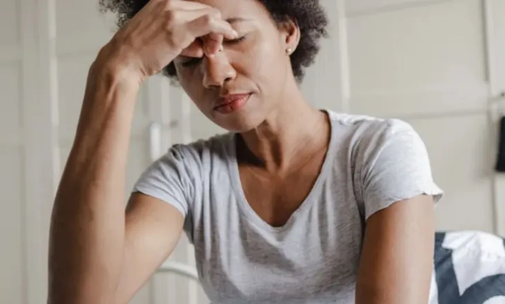 Cilat janë shenjat kryesore të kortizolit të lartë që duhet t’i dëgjojmë para se të jetë vonë?