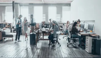 “Cilin koleg dëshironi të pushoni nga puna?”, pyetsori i një kompanie në Itali shkakton reagime