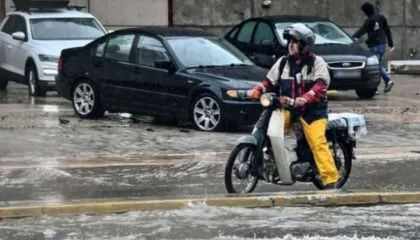 Çmendet moti/ Stuhi të forta ‘pushtojnë’ këtë vend,  mbyll shkollat të mërkurën