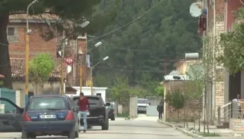 Çmenduri në Memaliaj/ Burri rreh gruan dhe e kanos me armë, arrestohet nga policia