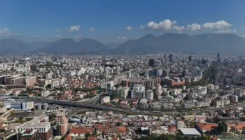 “Çmimet e larta dhe rrogat e ulëta”/ Sa duhet të fitosh për të blerë një apartament në Tiranë