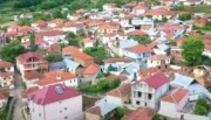 Çmimet e reja të referencës për ndërtesat në fshat barazohen me qytetin! Rriten detyrimet e taksës edhe për zonat rurale