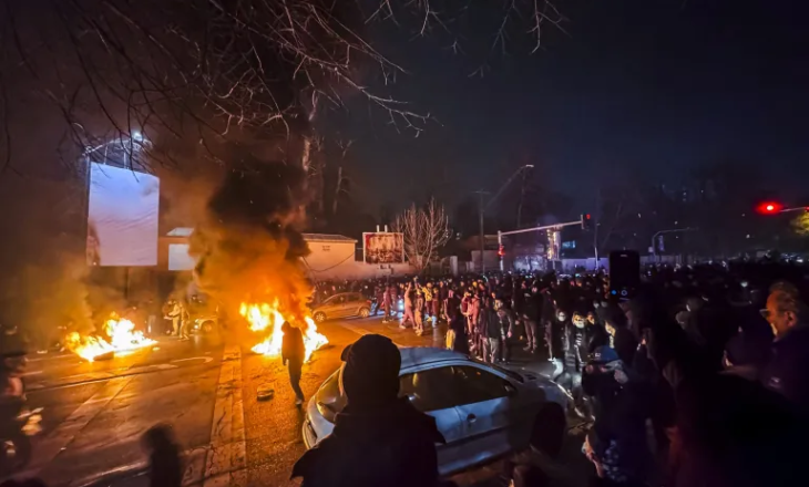 CNN: Skena tmerri në Teheran, familje që kërkojnë të afërmit mes qindra kufomave