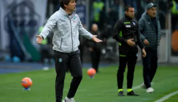 Conte e bën “sefte” me Sarrin, vjen fitorja e parë, por humbet Neres (VIDEO)