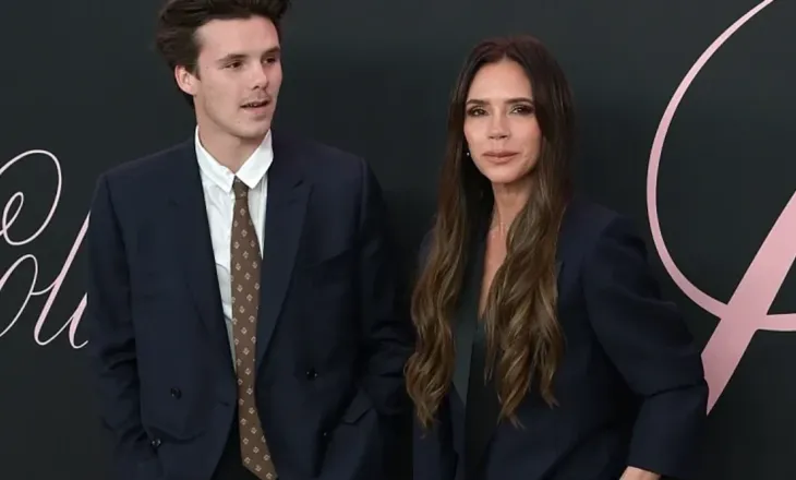 Cruz Beckham ‘like’ talljen e vallëzimit të nënës së tij në dasmën e Brooklyn