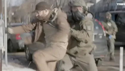 Dalin pamjet, Alex Prettit përleshet me agjentët ICE Minneapolis 11 ditë para vrasjes së tij (VIDEO)