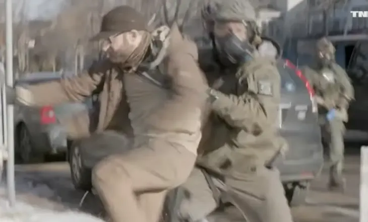 Dalin pamjet, Alex Prettit përleshet me agjentët ICE Minneapolis 11 ditë para vrasjes së tij (VIDEO)