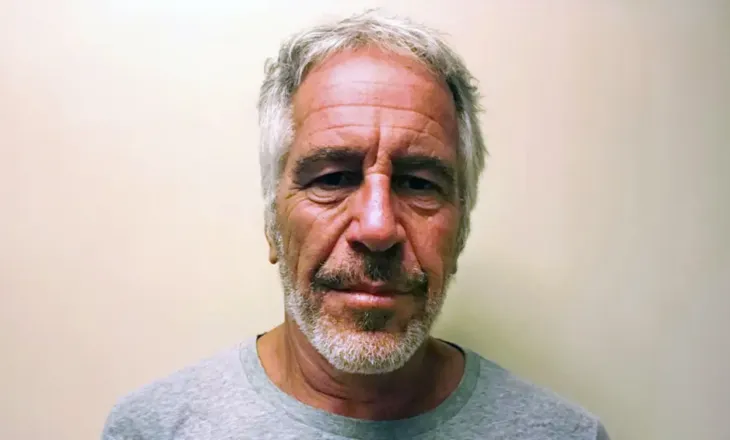 Dalin pamjet nga brenda qelisë së burgut ku vuante dënimin, Jeffrye Epstein (VIDEO)