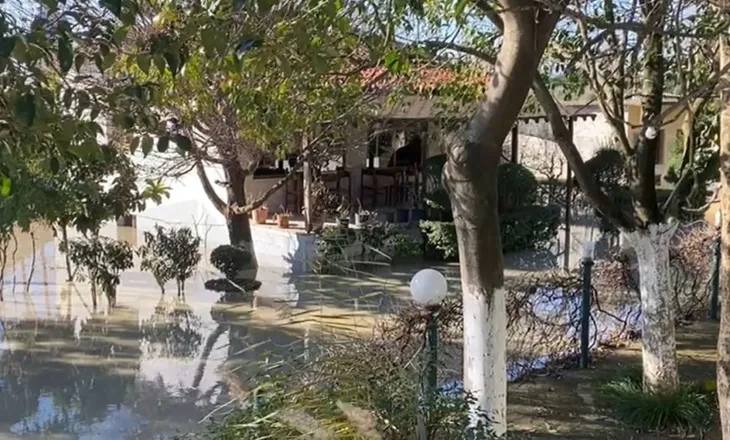 Dalja e lumit Seman, nën ujë banesa, biznese e toka bujqësore