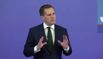 Dëbohet ish-ministri anti-shqiptar/ Robert Jenerick shkarkohet nga konservatorët, pritet t’i bashkohet Nigel Farage