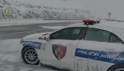 Dëbora zbardh Qarkun e Shkodrës, autoritetet apel për kujdes në rrugë