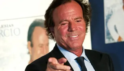 Deklarata e Julio Iglesias pas akuzave për sulm seksual: Nuk jam ndjerë kurrë kaq keq