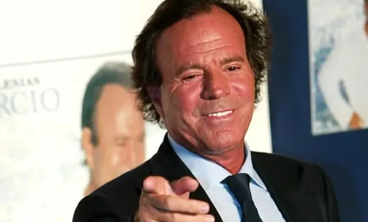 Deklarata e Julio Iglesias pas akuzave për sulm seksual: Nuk jam ndjerë kurrë kaq keq