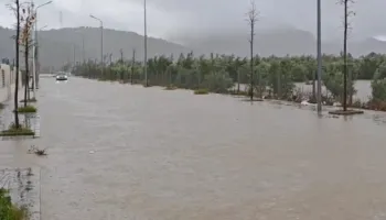 Del nga shtrati përroi i Glinës në Vaun e Dejës, bllokohet unaza e qytetit, rrezikohen edhe banesat