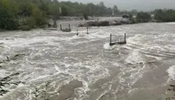 Del nga shtrati përroi i Glinës në Vaun e Dejës, rrezikohen banesat
