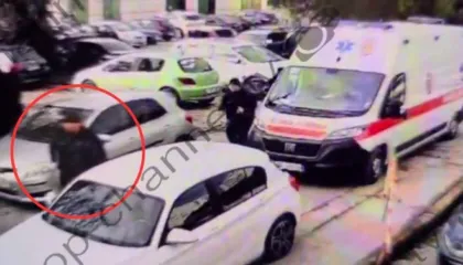 Del tjetër video e Altin Ndocit/ Momenti kur hyn në spital pa pranga, shoqërohet nga vetëm një efektiv