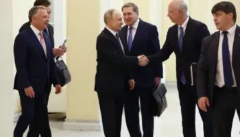 Delegacioni Amerikan do të takohet me të dërguarin e Putinit në Davos