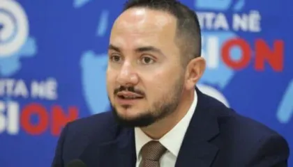 Demokratët/ Salianji “thumbon” Sali Berishën