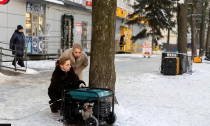 Dëmtimet në sistemin energjitik nga sulmet ruse, BE dhe Polonia dërgojnë qindra gjeneratorë në Ukrainë
