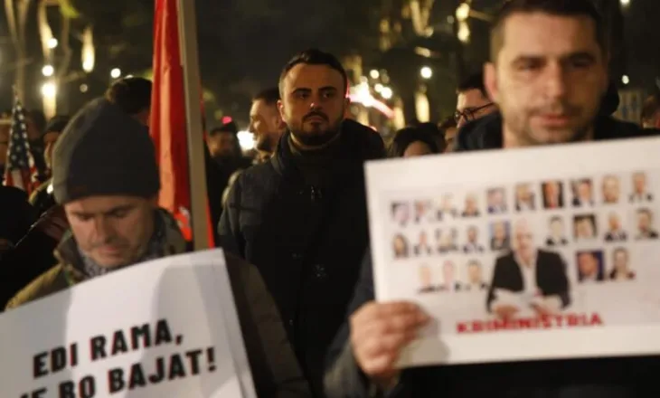 Deputeti i PD, Besart Xhaferri i bashkohet protestës së Lapajt para Kryeministrisë