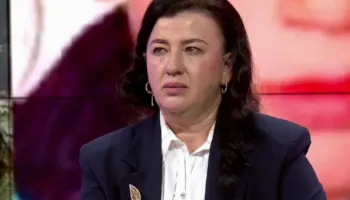 Dëshmia tronditëse pas 15 vitesh për Bleona Matën, nëna mes lotësh: Hallat e saj duhet të jenë në burg, babai i vajzës…