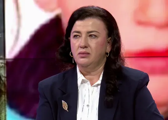 Dëshmia tronditëse pas 15 vitesh për Bleona Matën, nëna mes lotësh: Hallat e saj duhet të jenë në burg, babai i vajzës…