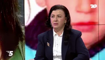 Dëshmia tronditëse pas 15 vitesh për Bleona Matën, nëna mes lotësh në “Ftesë në 5”: Hallat e saj duhet të jenë në burg, babai i vajzës…