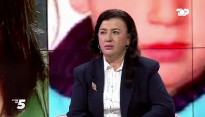 Dëshmia tronditëse pas 15 vitesh për Bleona Matën, nëna mes lotësh në “Ftesë në 5”: Hallat e saj duhet të jenë në burg, babai i vajzës…
