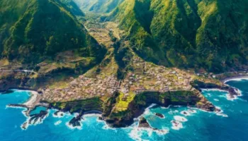 Destinacionet turistike në trend për vitin 2026: Ku ndodhet ‘Hawaii i Evropës’ dhe pse duhet vizituar patjetër?