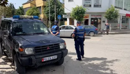 DETAJE / Plagosja në Shijak për një femër, kushërinjtë i drejtuan 45-vjeçarit pistoletën në kokë