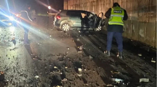 Detaje te reja/ Aksidenti me 3 viktima në Tepelenë, 19-vjeçarja në gjendje të rëndë tek Trauma