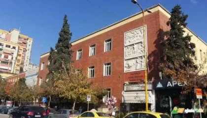 Detaje të tjera nga dhuna në maternitetin “Mbretëresha Geraldinë”! Mjeku kundërshtoi e kapi për fyti dhe e ofendoi kryeinfermieren pas…