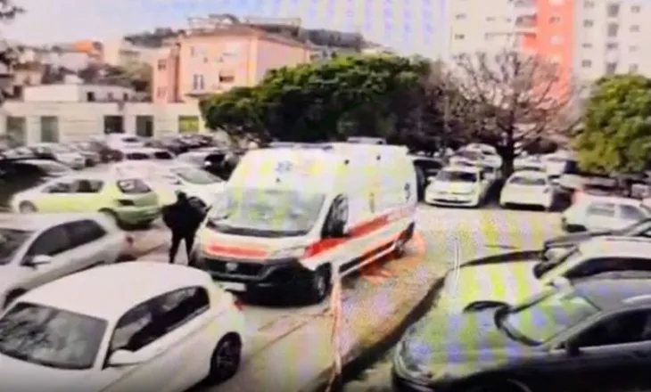 Detaji nga mbërritja e Altin Ndocit në spital, i paraburgosuri del nga ambulanca i lirë dhe pa pranga (Video)