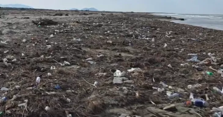 Deti kthen mbrapsht plehrat, Darëzeza dhe Semani përballen me ndotje masive