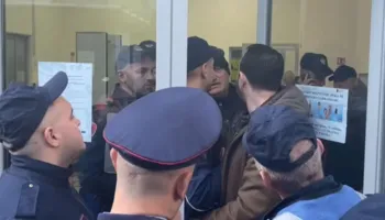 Detyrim paraqitje për protestuesit e 24 janarit/ Tensione jashtë gjykatës