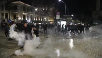 Deutsche Welle: Për tri orë u përsëritën kërkesat për dorëheqjen e Ramës e Ballukut