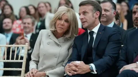 Dhjetë persona shpallen fajtorë për ngacmim kibernetik ndaj Brigitte Macron