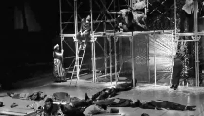 Dhjetorin që lamë pas, skena teatrore shqiptare u pasurua me muzikalin “Katedralja” bazuar në romanin e Viktor Hygosë