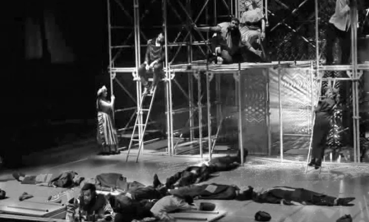 Dhjetorin që lamë pas, skena teatrore shqiptare u pasurua me muzikalin “Katedralja” bazuar në romanin e Viktor Hygosë