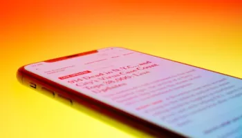 Dhjetra faqe mashtruese në Maqedoninë e Veriut targetojnë lexuesit shqiptarë