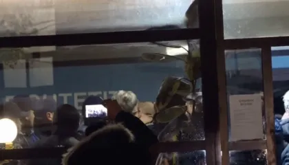 Dhunë mes deputetëve të PD-së dhe policisë brenda Komisariatit Nr. 1 të Tiranës, ndërhyn “Shqiponja”