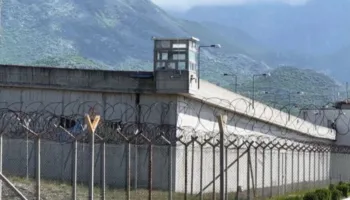 Dhunë në burgun e Reçit, dy të dënuar përfundojnë në spital