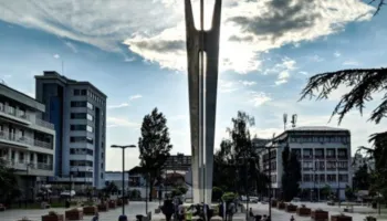 Dialogun e “zgjon” vetëm Amerika/ Analistët në Serbi: Kurti mbahet “nën kontroll” vetëm me sanksione