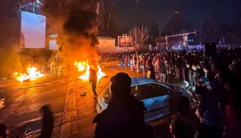 “Digjet” Irani! Protestuesit sfidojnë shtypjen brutale mes ndërprerjes së vazhdueshme të internetit