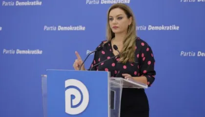 “Distancohemi nëse plas molotovi!”/ Albana Vokshi: Protesta nuk do jetë e dhunshme