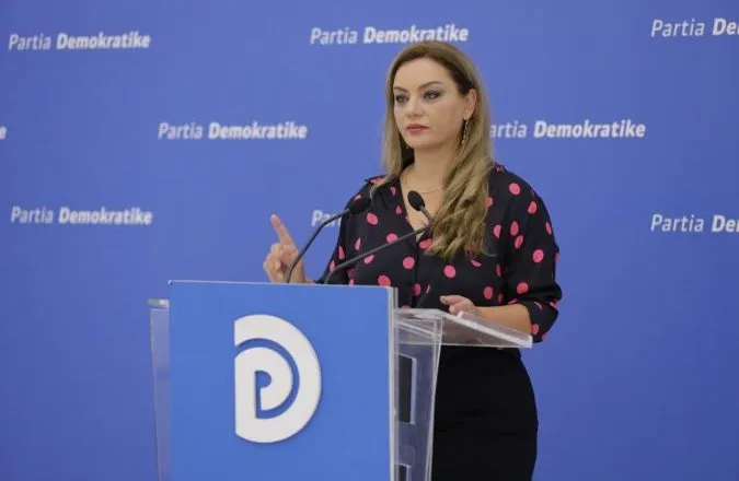 “Distancohemi nëse plas molotovi!”/ Albana Vokshi: Protesta nuk do jetë e dhunshme