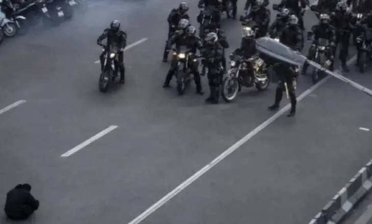 Dita e dhjetë e protestave në Iran, një tjetër oficer policie qëllohet për vdekje